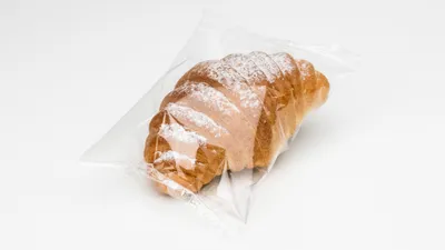 Croissant s ovocnou náplní
